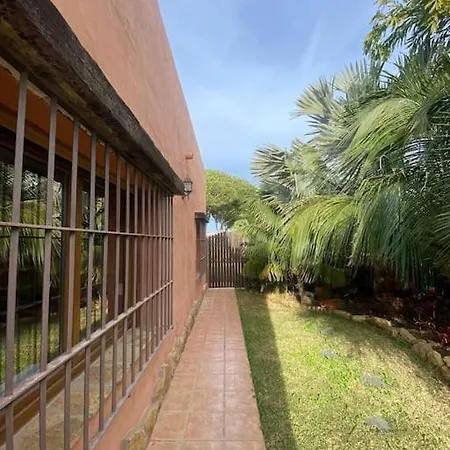 House Near Conil With A Tropical Garden And Pool Hébergement de vacances *